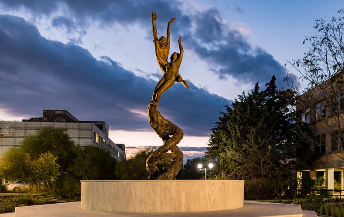 Εικόνα από γλυπτό Πανεπιστημίου Πατρών